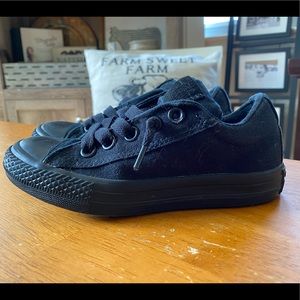 Kids all black converse